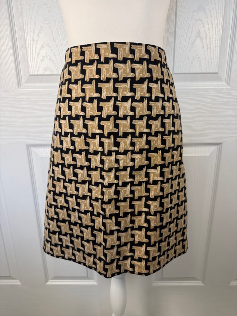 J.McLaughlin Y2K Academia
Preppy Houndstooth Skirt
Black Gold Women's Size 6